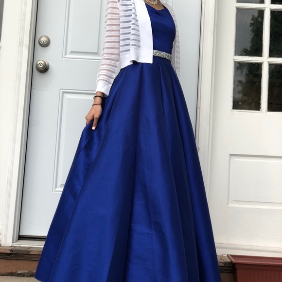 Royal Blue Prom/Formal Dress!!💙 - Picture 2 of 4